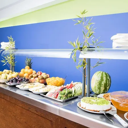 Hotell Yellow Garden 4*