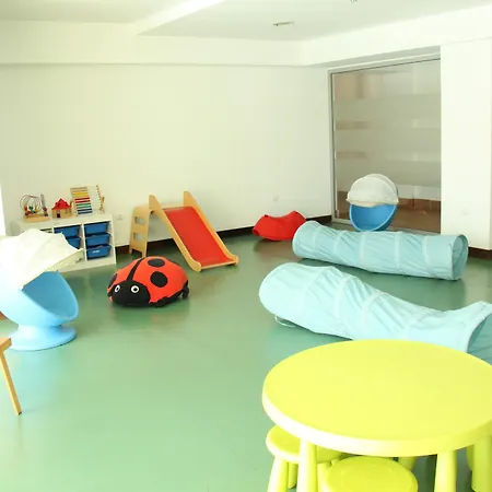 Yellow Garden Hotell 4*