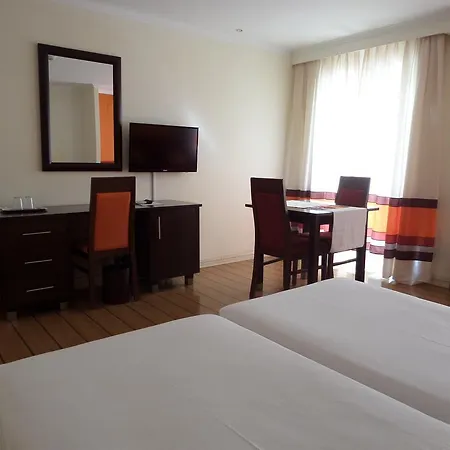 Yellow Garden Hotell 4*