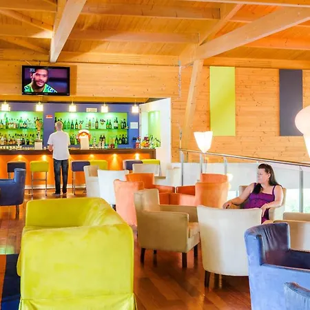 Szálloda Yellow Garden 4*