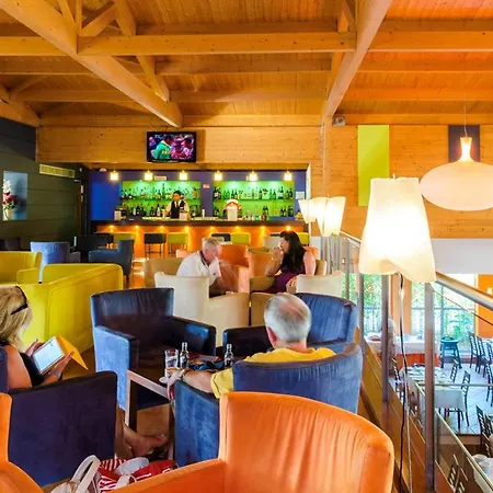 Yellow Garden Hotel 4*